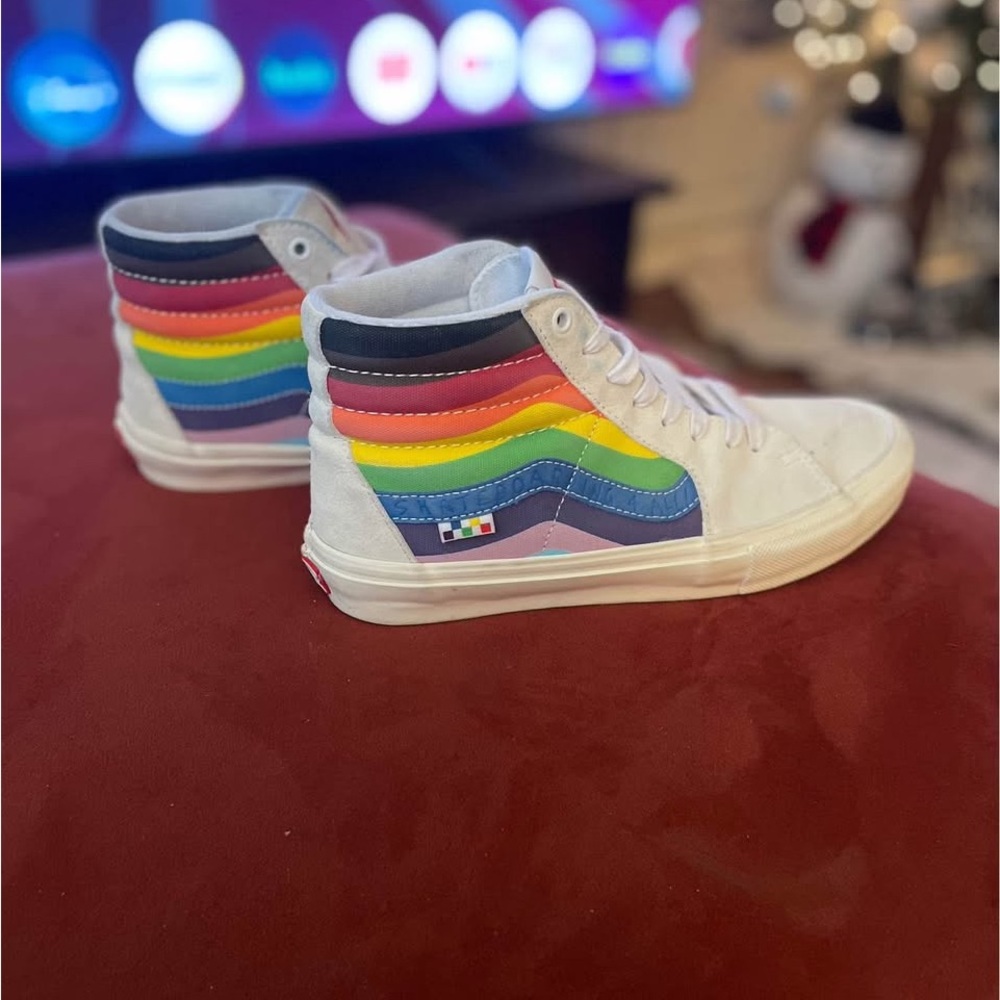 Vans White Rainbow High-Top Sneakers Perfect condition!
Men’s 9 or Women’s 10.5